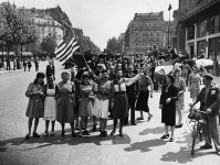 Paris, Befreiungsumzug der
Bevölkerung am 25.8.1944 Paris, Befreiungsumzug der Bevölkerung am
25.8.1944
