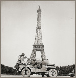 Paris, Eiffelturm mit Jeep der 4.
"US"-Infanteriedivision, 25.8.1944 Paris, Eiffelturm mit Jeep der 4.
"US"-Infanteriedivision, 25.8.1944