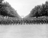 Paris, "amerikanische"
Soldaten bei der Parade am 28.8.1944 Paris, "amerikanische"
Soldaten bei der Parade am 28.8.1944