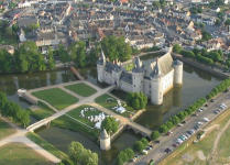 Sully mit Schloss, Luftaufnahme, Foto von
                          2000 ca.