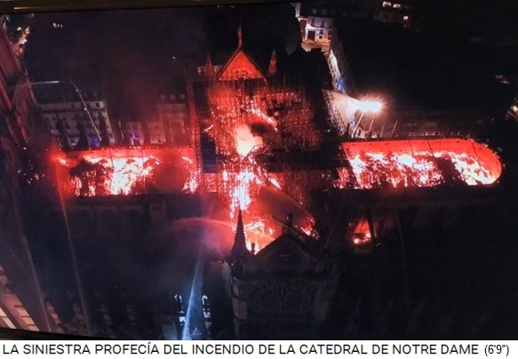 Der Brand der Notre Dame bei
                    Nacht: Das ganze Dach ist weg