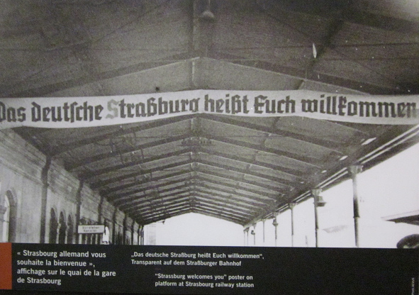 Le texte de bienvenu  la gare
              de Strasbourg en t 1940 - seulement pour des gens
              "d'esprit allemand"