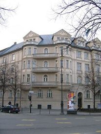 Hitler's flat in Munich at Prince
                              Regent Street (Prinzregentenstrasse), 1920
                              appr.