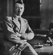 Hitler portrait with folded arms, in
                          1932