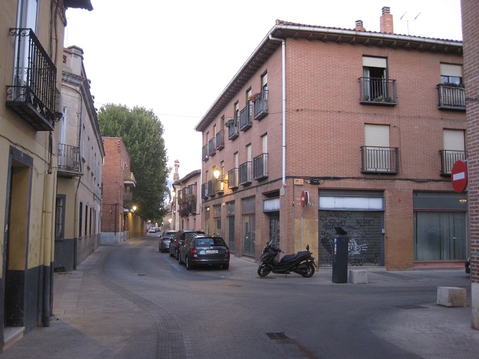 Alcal� cerca de Madrid centro:
                  Casas en amarillo y rojo