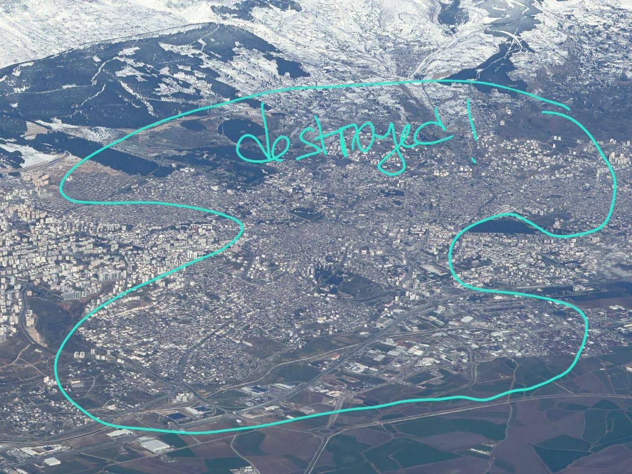 Türkei Erdbeben: Die Stadt rechts ist
zerstört Türkei Erdbeben: Die Stadt rechts
ist zerstört