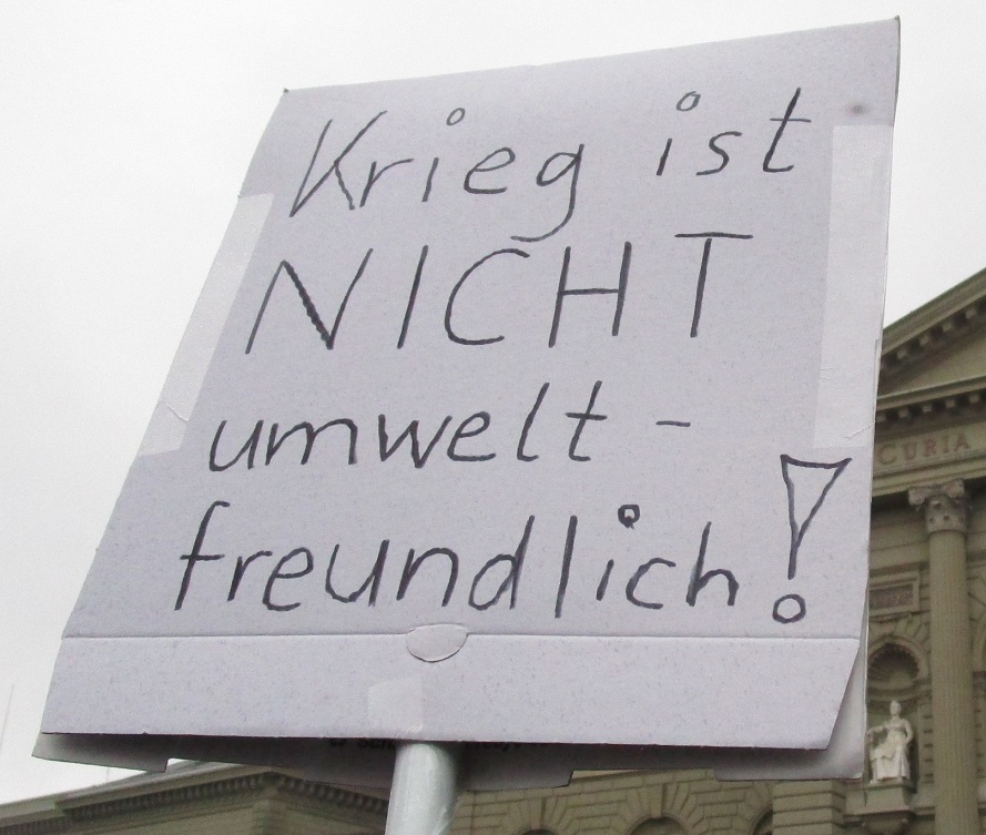 Plakat: "Krieg ist NICHT
umweltfreundlich" Zoom Plakat:
"Krieg ist NICHT umweltfreundlich"
Zoom
