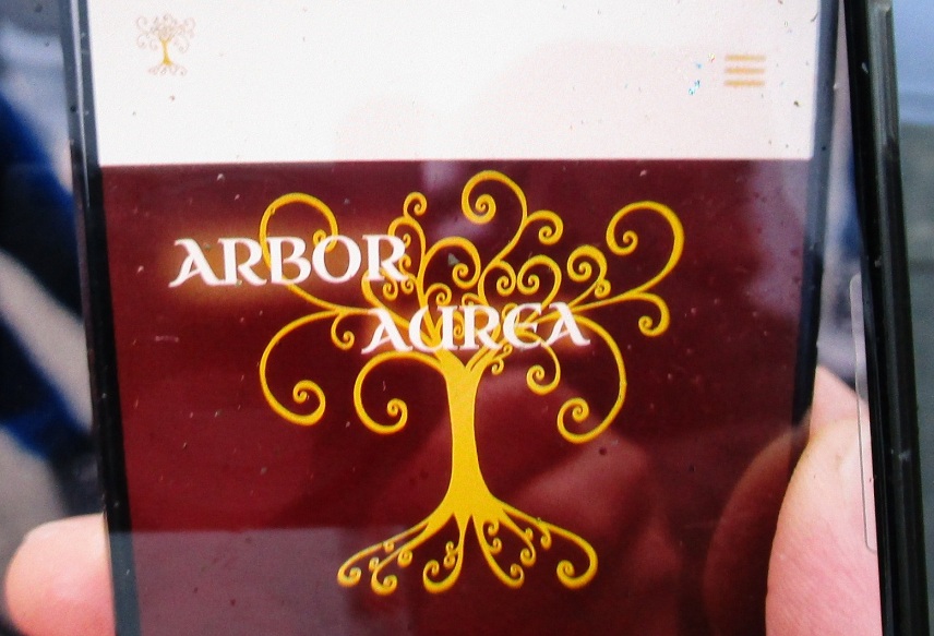 Der Goldbaum "Arbor aurea"
hat auch eine Webseite
https://arboraurea.world/ Der Goldbaum
"Arbor aurea" hat auch eine
Webseite https://arboraurea.world/