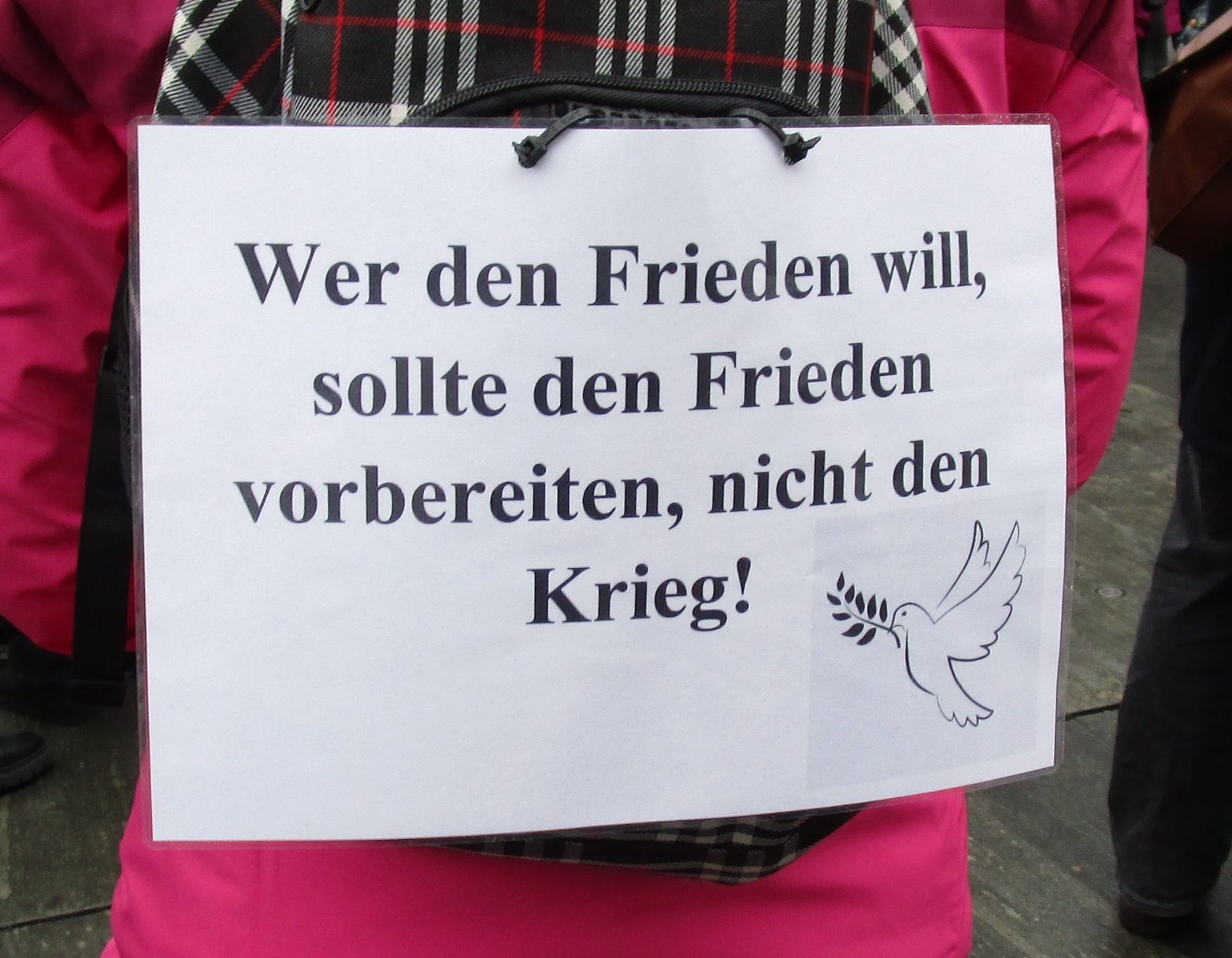 Plakat: "Wer Frieden will, soll
Frieden vorbereiten, nicht den Krieg!" Plakat: "Wer Frieden will, soll
Frieden vorbereiten, nicht den Krieg!"