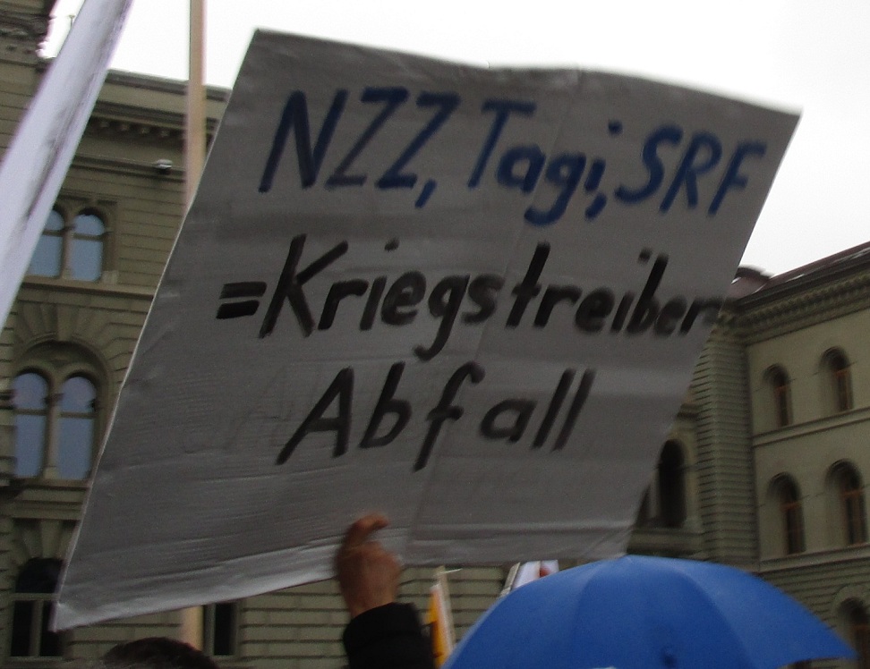 Plakat: Die Kriegstreibermedien sind
ABFALL: "NZZ, Tagi,
SRF=Kriegstreiber=Abfall" Plakat:
Die Kriegstreibermedien sind ABFALL:
"NZZ, Tagi,
SRF=Kriegstreiber=Abfall"