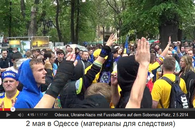 Sobornaja-Platz in Odessa am 2. Mai
2014, der Nazi-Führer mit "Heil
Ukraine" und Hitlergrüsse 03 Sobornaja-Platz in Odessa
am 2. Mai 2014, der Nazi-Führer mit "Heil
Ukraine" und Hitlergrüsse 03