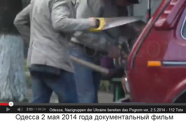 Private Knüppelproduktion
für Nazi-Schlägerbanden in Odessa in einem
zivilen Kombiauto 02 Private Knüppelproduktion für
Nazi-Schlägerbanden in Odessa in einem zivilen
Kombiauto 02
