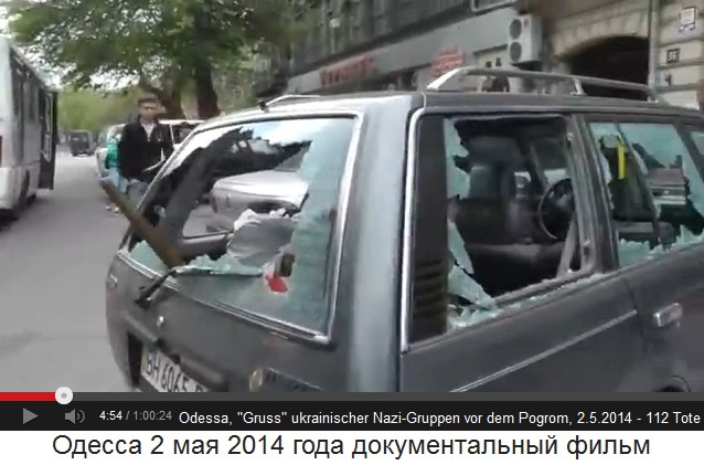Ein ukrainischer Nazi-Gruss, ein
fast komplett eingeschlagenes Auto 3,
Autonummer BH 6065 Ein ukrainischer Nazi-Gruss, ein fast
komplett eingeschlagenes Auto 3, Autonummer BH
6065