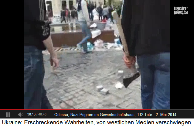 Pogrom von Odessa vom 2.5.2014 vor dem
Gewerkschaftshaus: Ein Schläger-Demonstrant mit
einer neuen
Axt,Zoom111-Odessa-demonstranten-m-axt+baseballschlaeger-vor-gewerkschaftshaus Pogrom
von Odessa vom 2.5.2014 vor dem Gewerkschaftshaus:
Ein Schläger-Demonstrant mit einer neuen Axt, Zoom