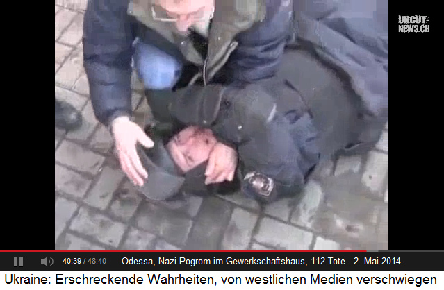 Pogrom von Odessa
vom 2.5.2014 vor dem Gewerkschaftshaus: Polizist am
Kopf verletzt Pogrom
von Odessa vom 2.5.2014 vor dem Gewerkschaftshaus:
Polizist am Kopf verletzt