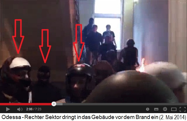Schwarze und weisse Helme und ein
Naziführer mit Sturmmütze im Gewerkschaftshaus Schwarze und weisse Helme und ein
Naziführer mit Sturmmütze im Gewerkschaftshaus
