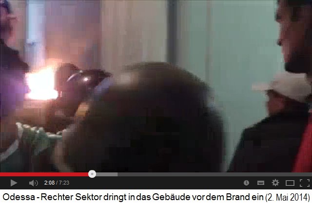 Der Mann im grünen Pulli ist der
mit der schwarzen Hand Der
Mann im grünen Pulli ist der mit der schwarzen
Hand