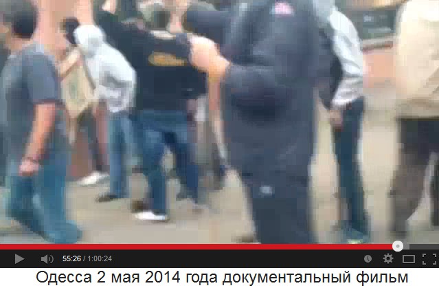 Ankunft der
ukrainischen Schläger-Nazis, Diskussion und
Filmerei Ankunft der ukrainischen Schläger-Nazis,
Diskussion und Filmerei
