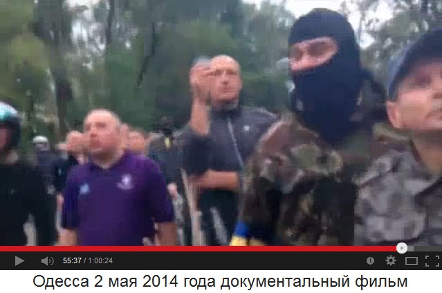 Gewerkschaftsgebäude, Rückseite: Die
ukrainischen Nazi-Schweine diskutieren und
filmen und helfen den Opfern nicht 02 Gewerkschaftsgebäude, Rückseite: Die
ukrainischen Nazi-Schweine diskutieren und
filmen und helfen den Opfern nicht 02