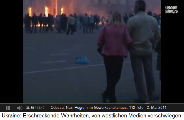 Pogrom in Odessa am Gewerkschaftshaus vom
2.5.2014: Schaulustige schauen
"locker" dem Feuer zu... Pogrom in Odessa am Gewerkschaftshaus vom
2.5.2014: Schaulustige schauen
"locker" dem Feuer zu...
