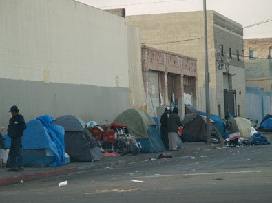 Epidemische Armut in den
"USA": Wilde Zelte von Obdachlosen
in Los Angeles Epidemische Armut in den "USA":
Wilde Zelte von Obdachlosen in Los Angeles