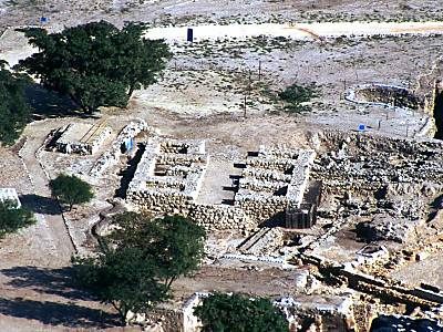 Hazor: Sechskammertor, siehe
                        www.bibleplaces.com