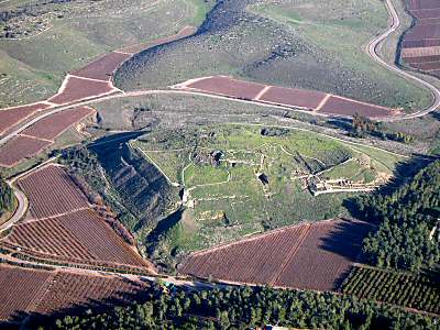 Der Ruinenhgel / Tell von Lachisch, siehe
                www.bibleplaces.com