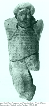 Zerschlagene Figurine mit chtungstext