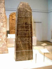 Salmanasar III: obelisco negro con
                            historia de victoria sobre Samara y Jeh,
                            foto grande
