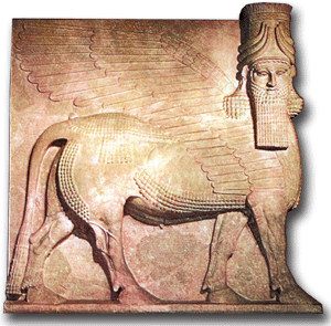 Sargon II, estatua en
                            de palacio con caballos con alas con cabeza
                            de hombres