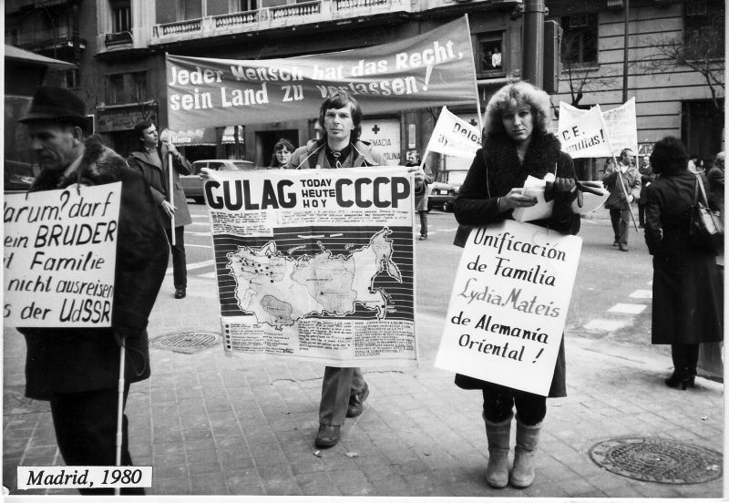 Jurij Below kurz nach seiner
              Freilassung 1980 an einer Demonstration gegen den Gulag in
              Madrid am Paseo de la Castellana (JB)