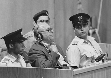 Demjanjuk in Jerusalem
                      1988 [22], schon dort hat Demjanjuk jahrelang ohne
                      Beweise in Untersuchungshaft gesessen, und der
                      jdische Steuerzahler hat diesen Unsinn gegen
                      Demjanjuk alles mitbezahlt... [2]