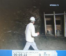 Neckarzimmern:
                          Tunnelwrter Heinz Rabe im Tunnel von hinten