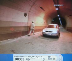 Neckarzimmern: Tunnelwrter Heinz Rabe
                          und militrisches Fahrzeug mit Y-Nummer