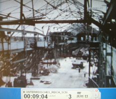 Bombardierte Rstungsindustrie 02:
                              Ausgebrannte Motorenhalle