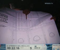 Doggerwerk bei Hersbruck 17: Tunnelwrter
                          Heinz Rabe zeigt den Plan 02