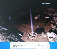 Kohnstein 18: Tunnel mit Trmmerteilen
                          vom Raketenbau 03, ein Rad an einer Achse 02