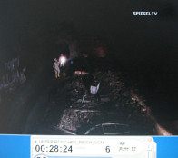 Kohnstein 23: Gang
                          durch einen Tunnel mit Trmmerteilen 02