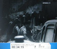 London 1944 03: Suchtrupps gehen
                          in die Trmmer