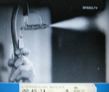 NS-Film
                        "Kampfstoffe" 07, Gas wird in einen
                        Glaskfig gesprht