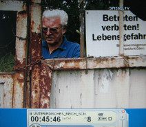 Chemiefabrik
                        Falkenhagen 04, Dr. H. Hoffmann ffnet die Tre