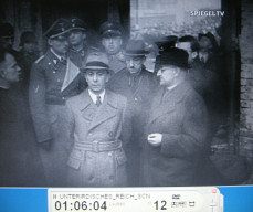 Heimatfront
                        Berlin 06: Goebbels in den Trmmern der
                        Hedwigskathedrale