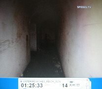 Obersalzberg-Berghof 29, der 60 m lange
                          Gang zu den Bunkerrumen von Bormann