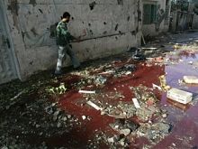 Bet-Hanun-Massaker November 2006,
                    Blutlache von 18 Toten, die im Schlaf ermordet
                    wurden. Der jdische Kommentar von Israels
                    Ministerprsident Olmert: "Gelegentlich
                    passiert das"...