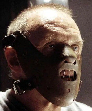 Photo text 2: MASK WITH MOUTH OPENING+NOSE OPENING:
"The Silence of the Lambs" with Anthony Hopkins:
The mask has the effect that the doctor looks like a
monster. Photo text 2: MASK WITH MOUTH OPENING+NOSE
OPENING: "The Silence of the Lambs" with Anthony
Hopkins: The mask has the effect that the doctor looks
like a monster.