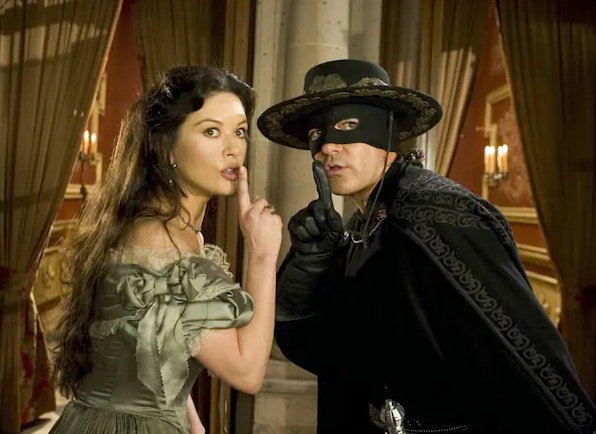 Photo text 4: EYE MASK: "The Mask of
Zorro" with Antonio Banderas: The fact that the black
eye mask protects the identity of Zorro is hard to
understand. Photo text 4: EYE MASK: "The Mask
of Zorro" with Antonio Banderas: The fact that the
black eye mask protects the identity of Zorro is hard to
understand.