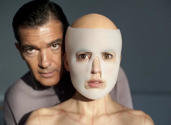 Photo text 8: MASK WITH FREE NOSE+FREE MOUTH:
"The Skin I Live In" with Antonio Banderas: The
leading actress wears a mask under which scars are
healing. Photo text 8: MASK WITH FREE NOSE+FREE
MOUTH: "The Skin I Live In" with Antonio
Banderas: The leading actress wears a mask under which
scars are healing.