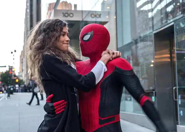 Photo text 12: WHOLE BODY SUIT (the only comparable
situation with a mouth-nose mask): "Spider-Man:
Homecoming" with Tom Holland: The mask of the most
successful cinema superhero next to Batman is part of a
full body suit. Photo text 12: WHOLE BODY SUIT (the
only comparable situation with a mouth-nose mask):
"Spider-Man: Homecoming" with Tom Holland: The
mask of the most successful cinema superhero next to
Batman is part of a full body suit.