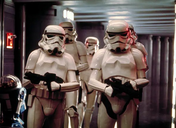 Photo text 14: HELMETS WITH MOUTH OPENING:
"Star Wars" with Harrison Ford: The
Stormtroopers from the "Star Wars" series wear
the most beautifully shaped masks or helmets. Photo
text 14: HELMETS WITH MOUTH OPENING: "Star Wars"
with Harrison Ford: The Stormtroopers from the "Star
Wars" series wear the most beautifully shaped masks
or helmets.