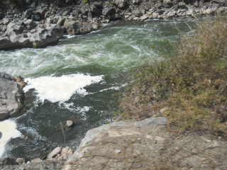 El ro Urubamba
                      contaminado con los desages de Cusco 02